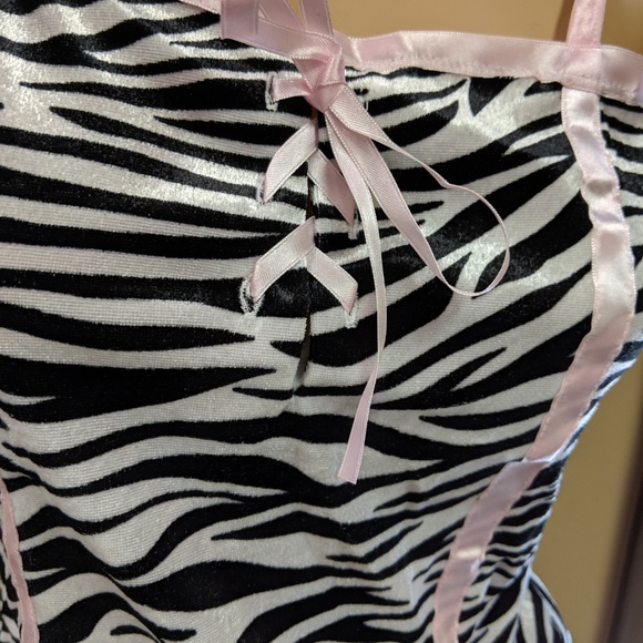 One Blond One Brunette zebra cami and short set‎ - Picture 2 of 4